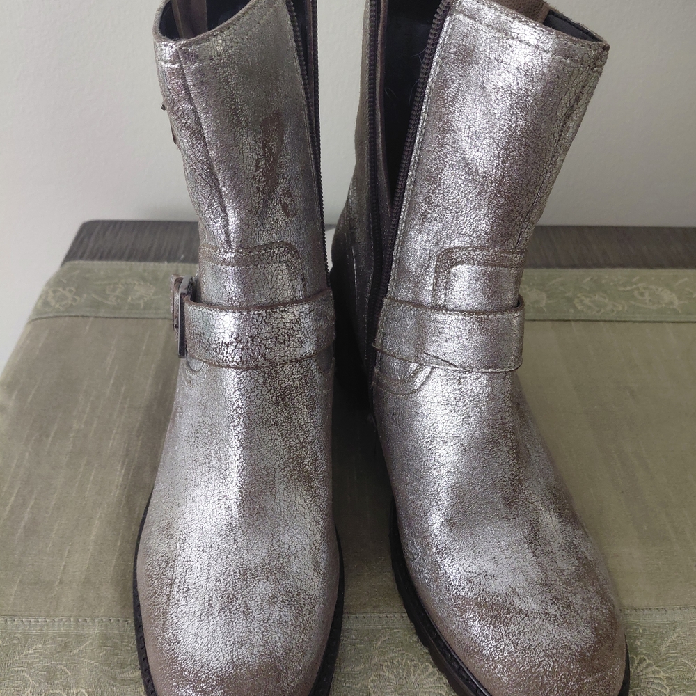 Seychelles Leather Silver Ankle Boots